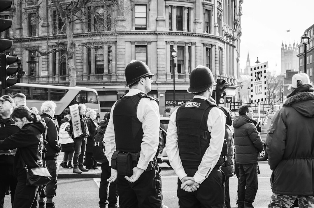 police arresting thieves