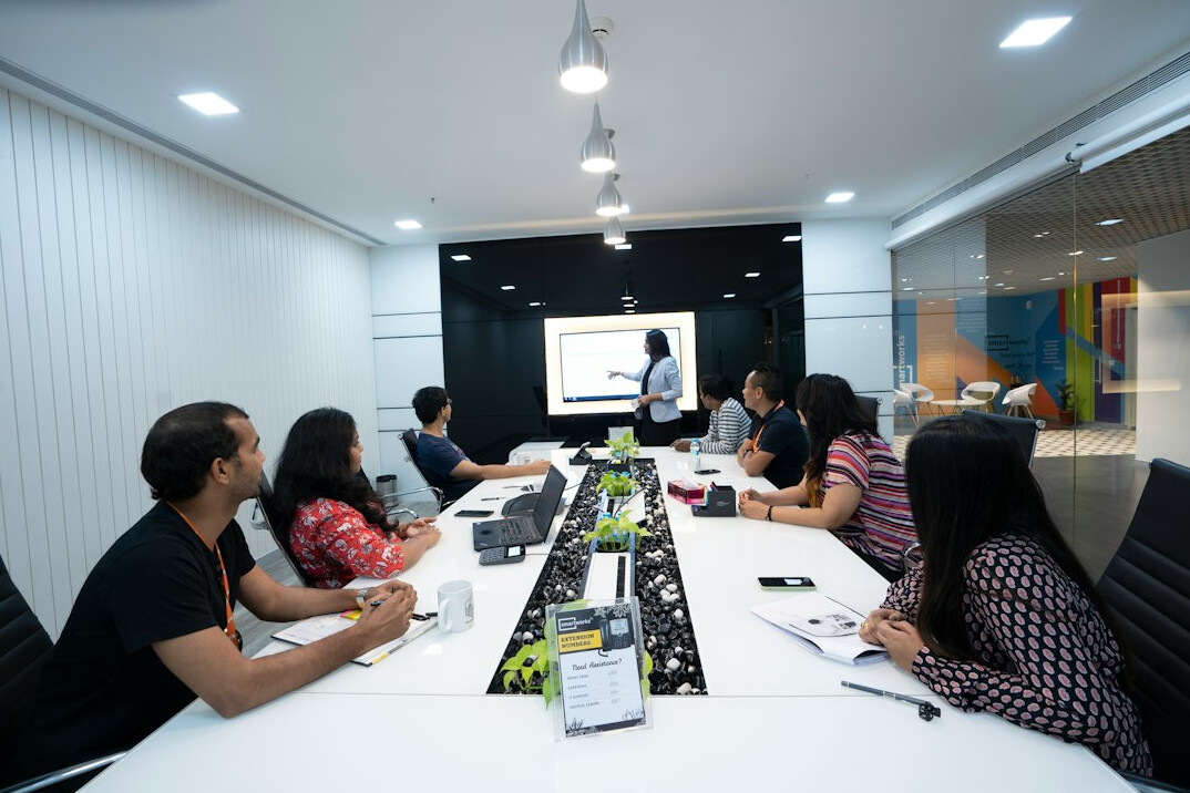 retail detective team meeting